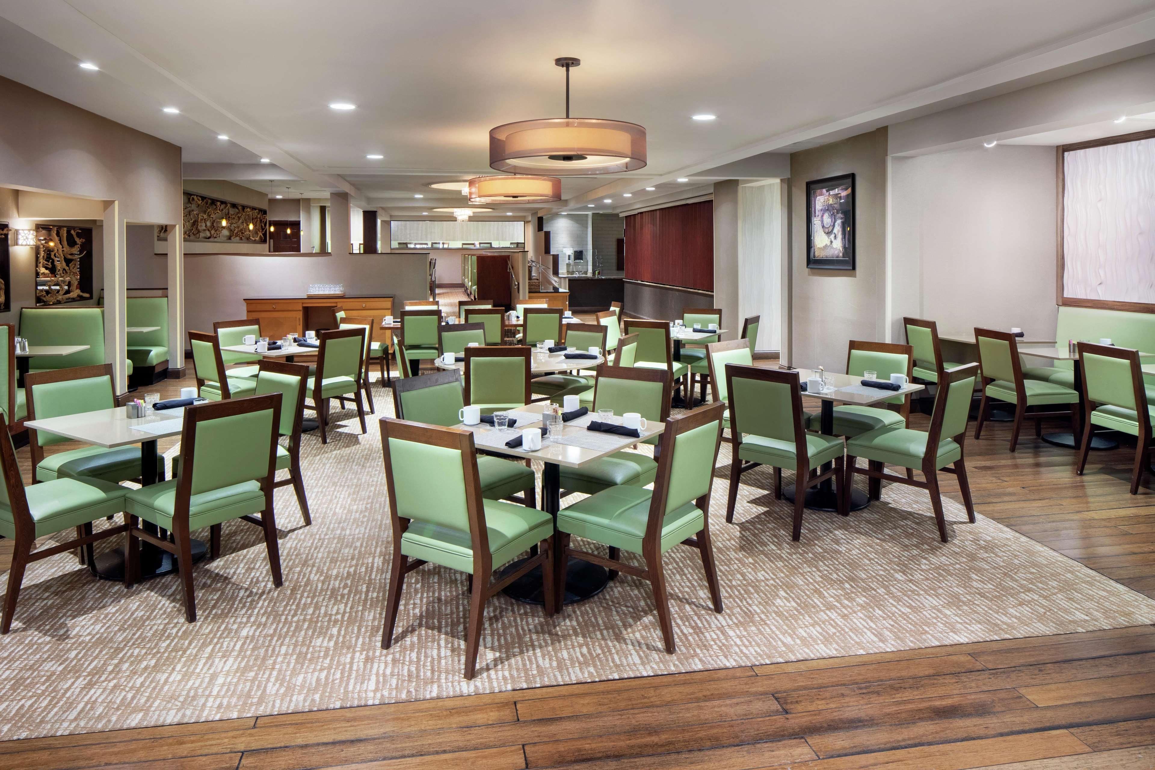 Doubletree By Hilton Cleveland East Бийчууд Екстериор снимка