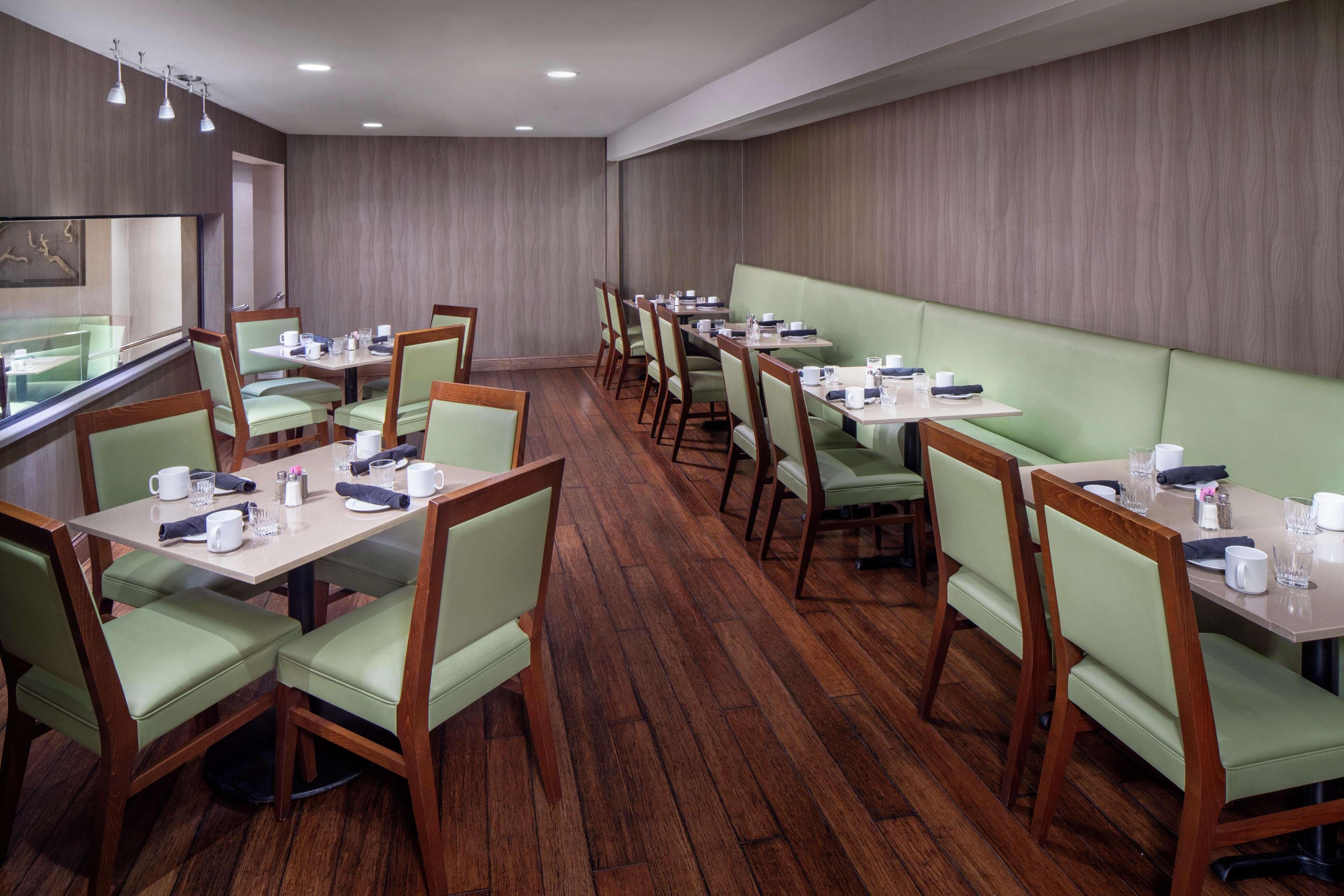 Doubletree By Hilton Cleveland East Бийчууд Екстериор снимка