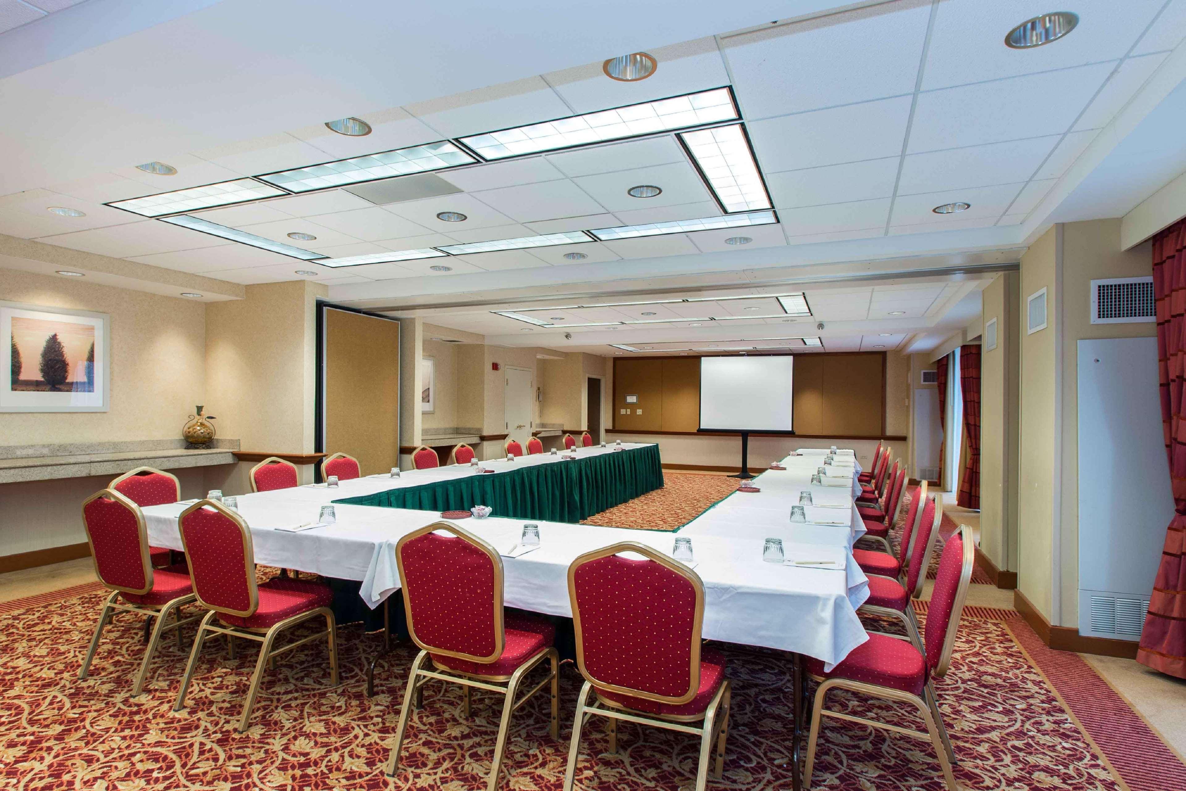 Doubletree By Hilton Cleveland East Бийчууд Екстериор снимка