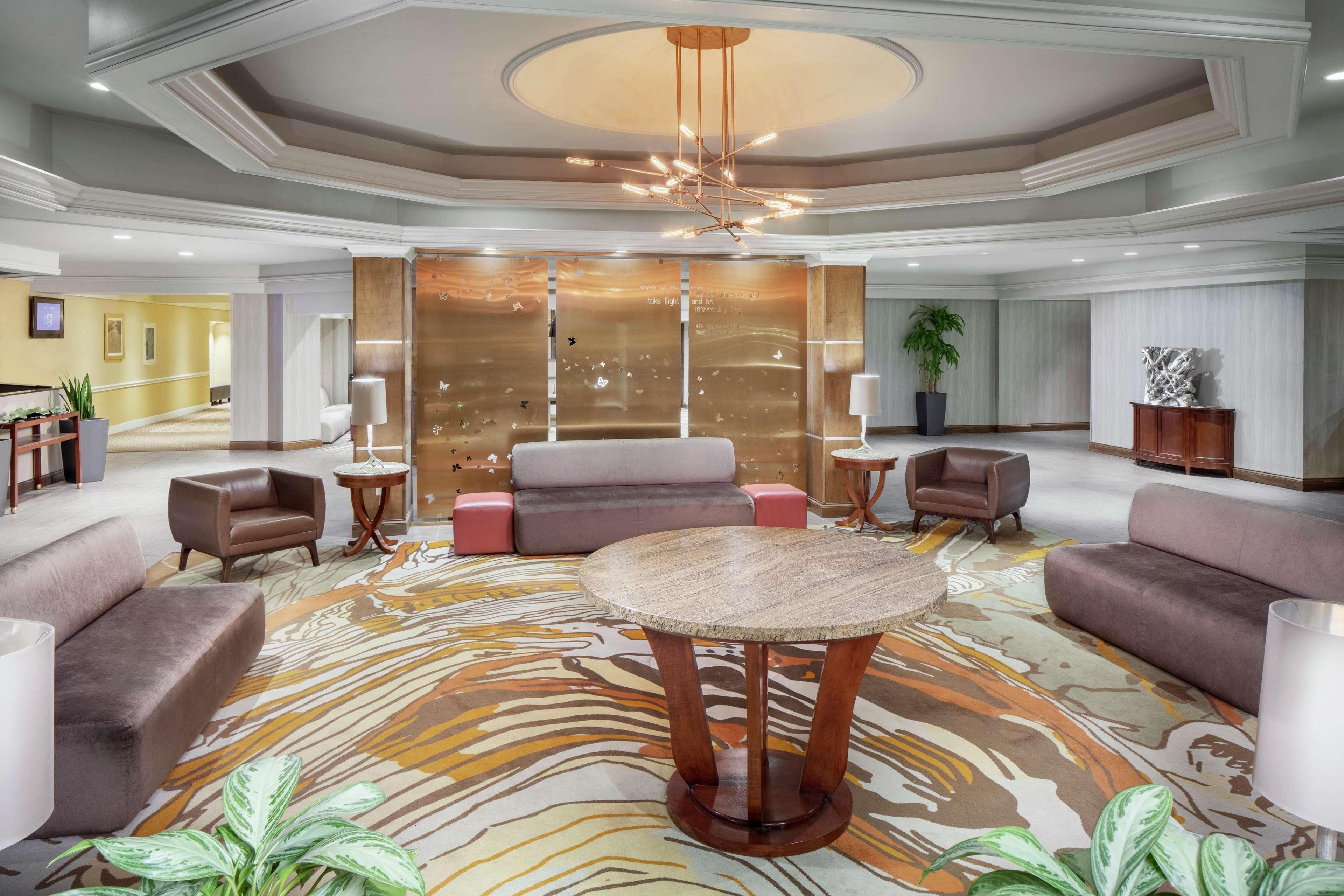 Doubletree By Hilton Cleveland East Бийчууд Екстериор снимка