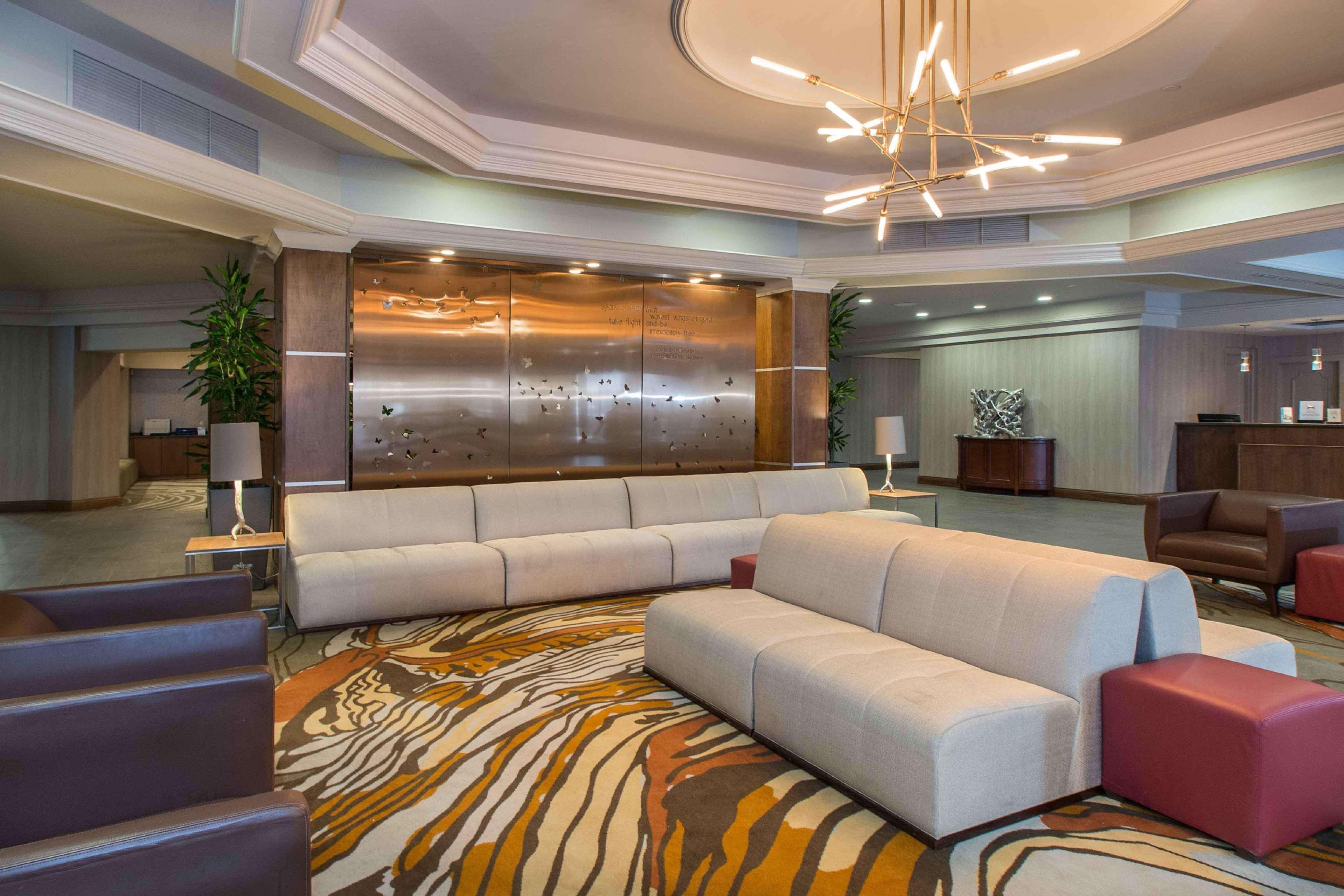 Doubletree By Hilton Cleveland East Бийчууд Екстериор снимка