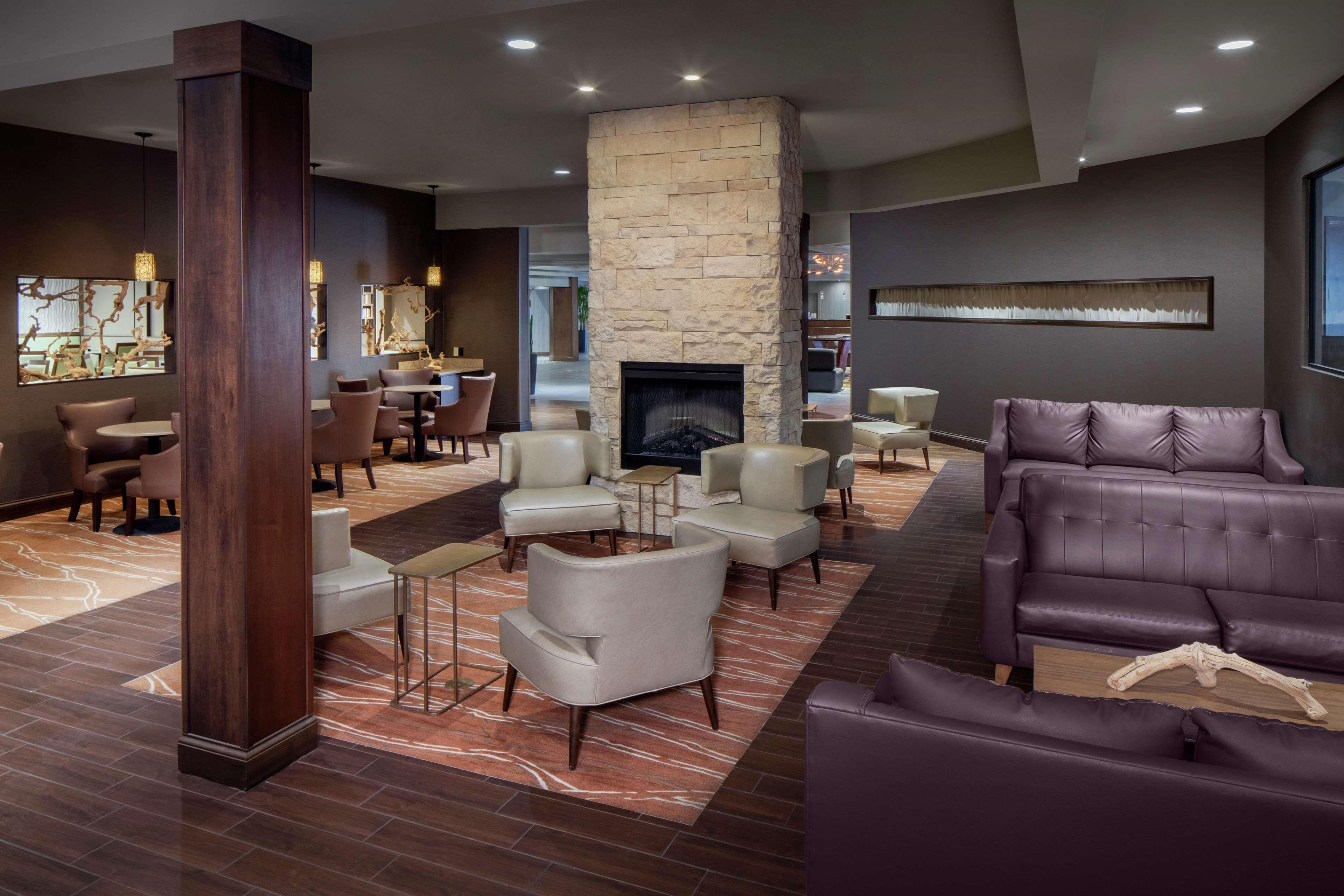 Doubletree By Hilton Cleveland East Бийчууд Екстериор снимка