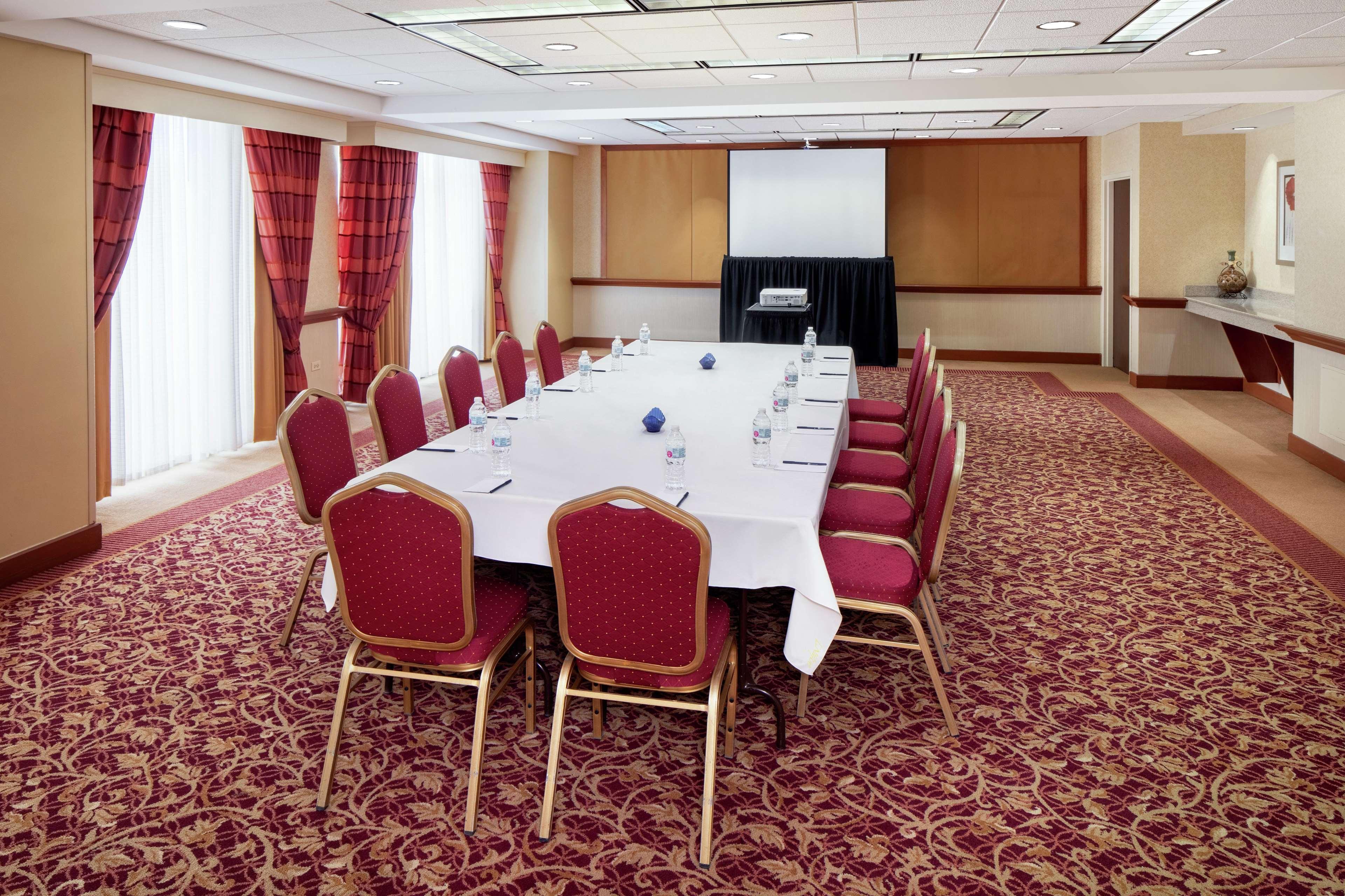 Doubletree By Hilton Cleveland East Бийчууд Екстериор снимка