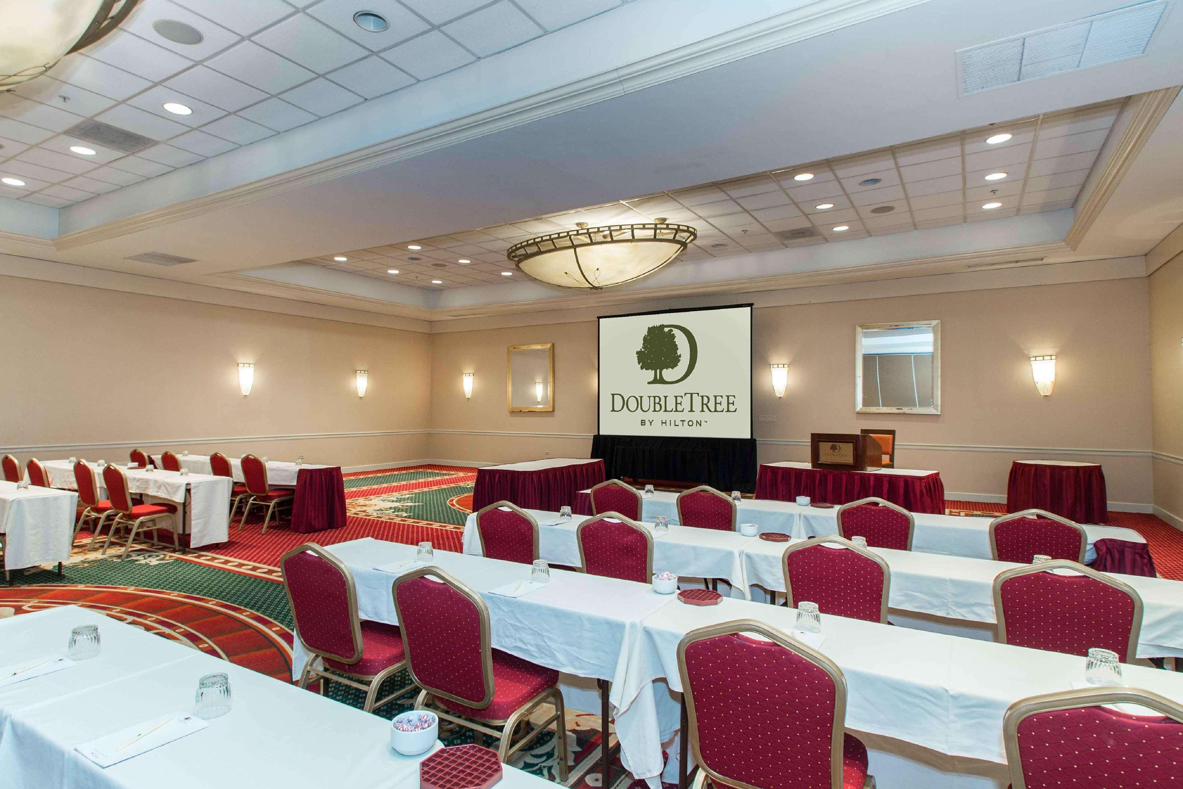 Doubletree By Hilton Cleveland East Бийчууд Екстериор снимка