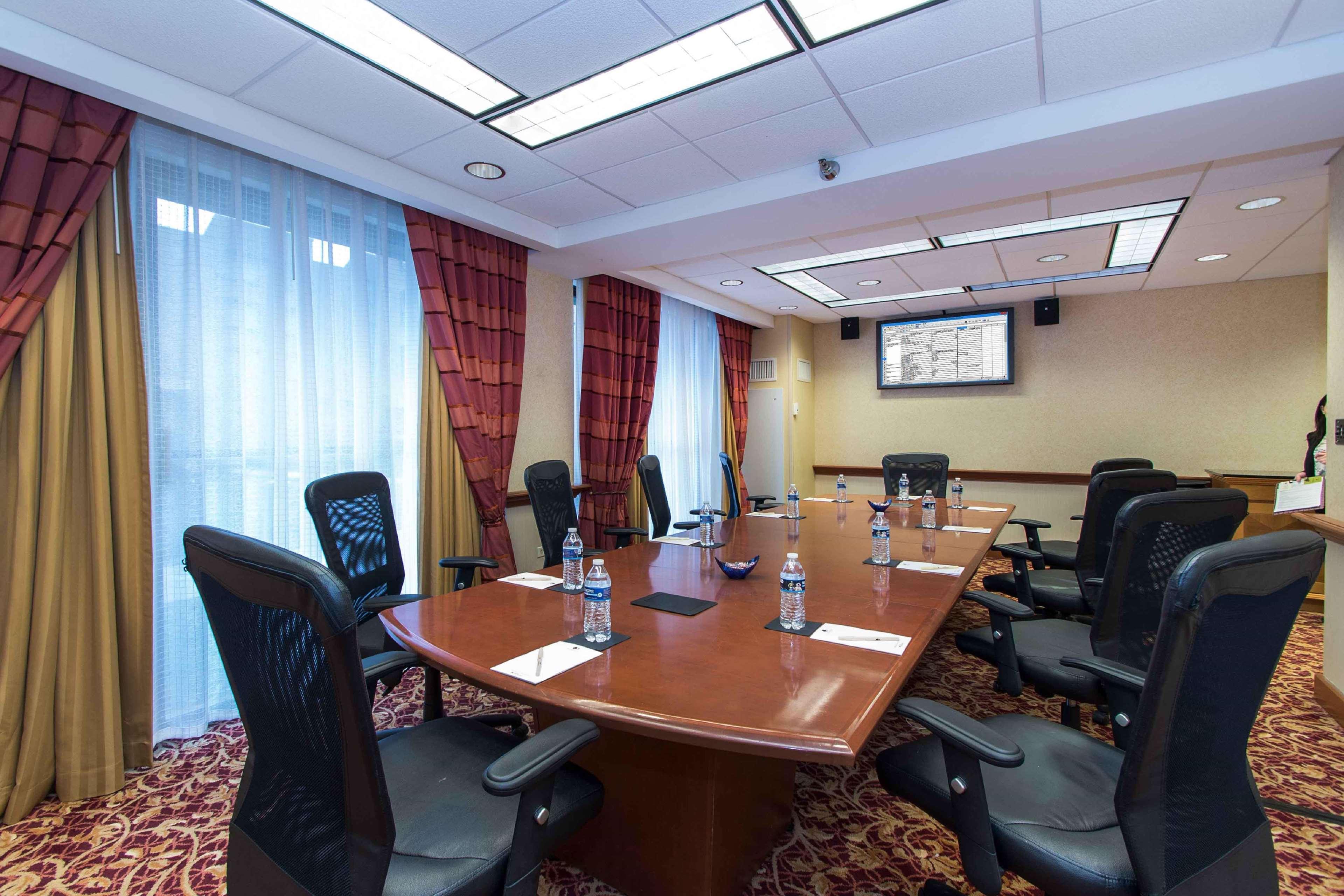 Doubletree By Hilton Cleveland East Бийчууд Екстериор снимка
