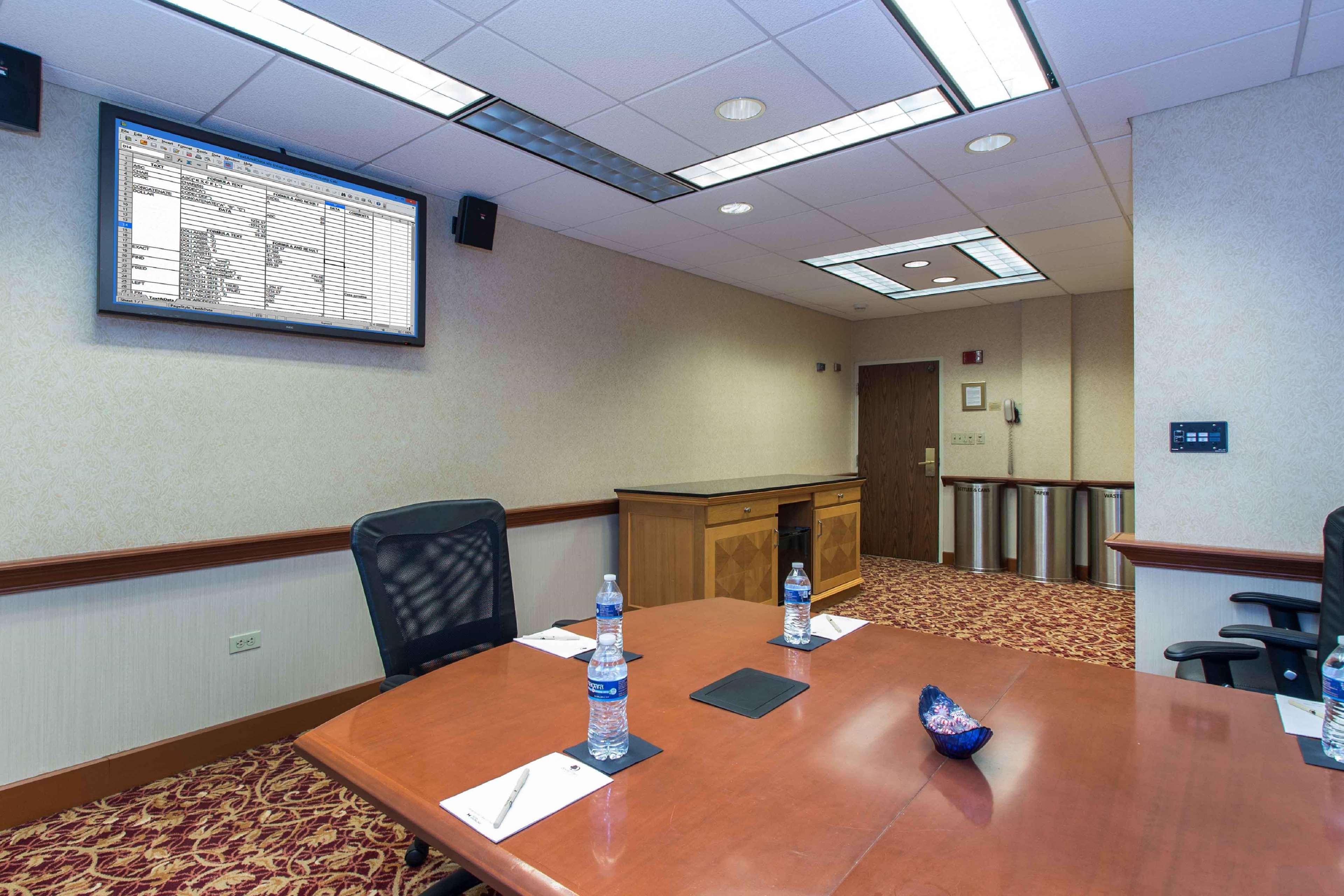 Doubletree By Hilton Cleveland East Бийчууд Екстериор снимка