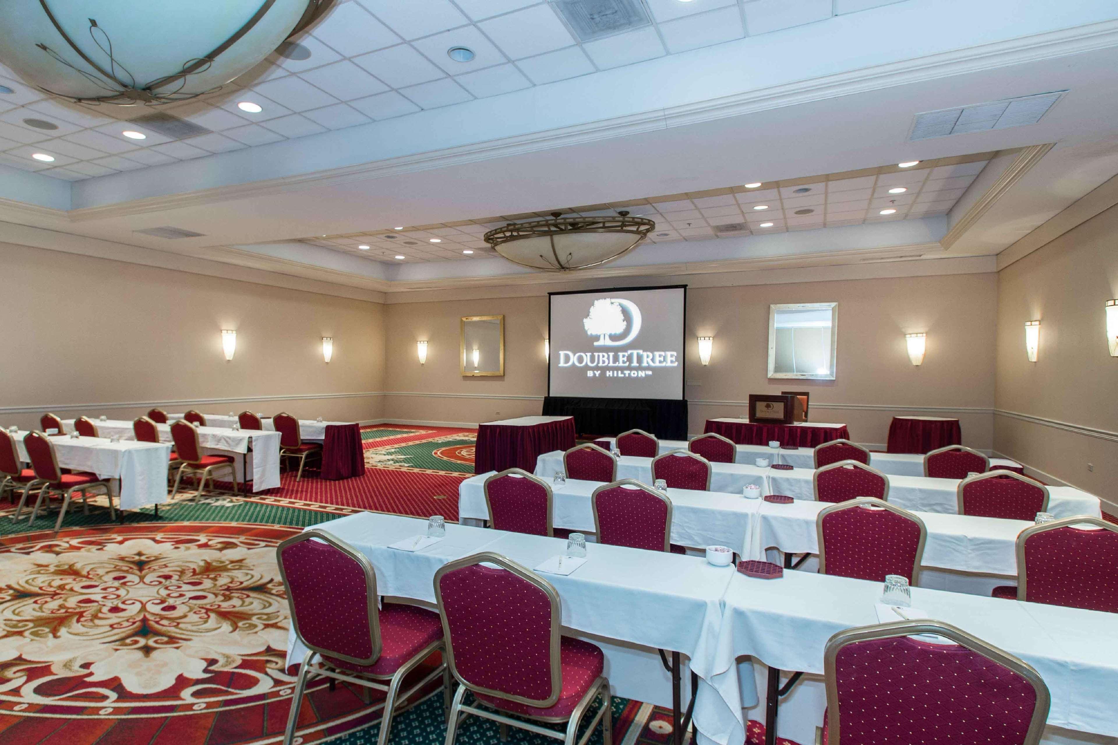 Doubletree By Hilton Cleveland East Бийчууд Екстериор снимка