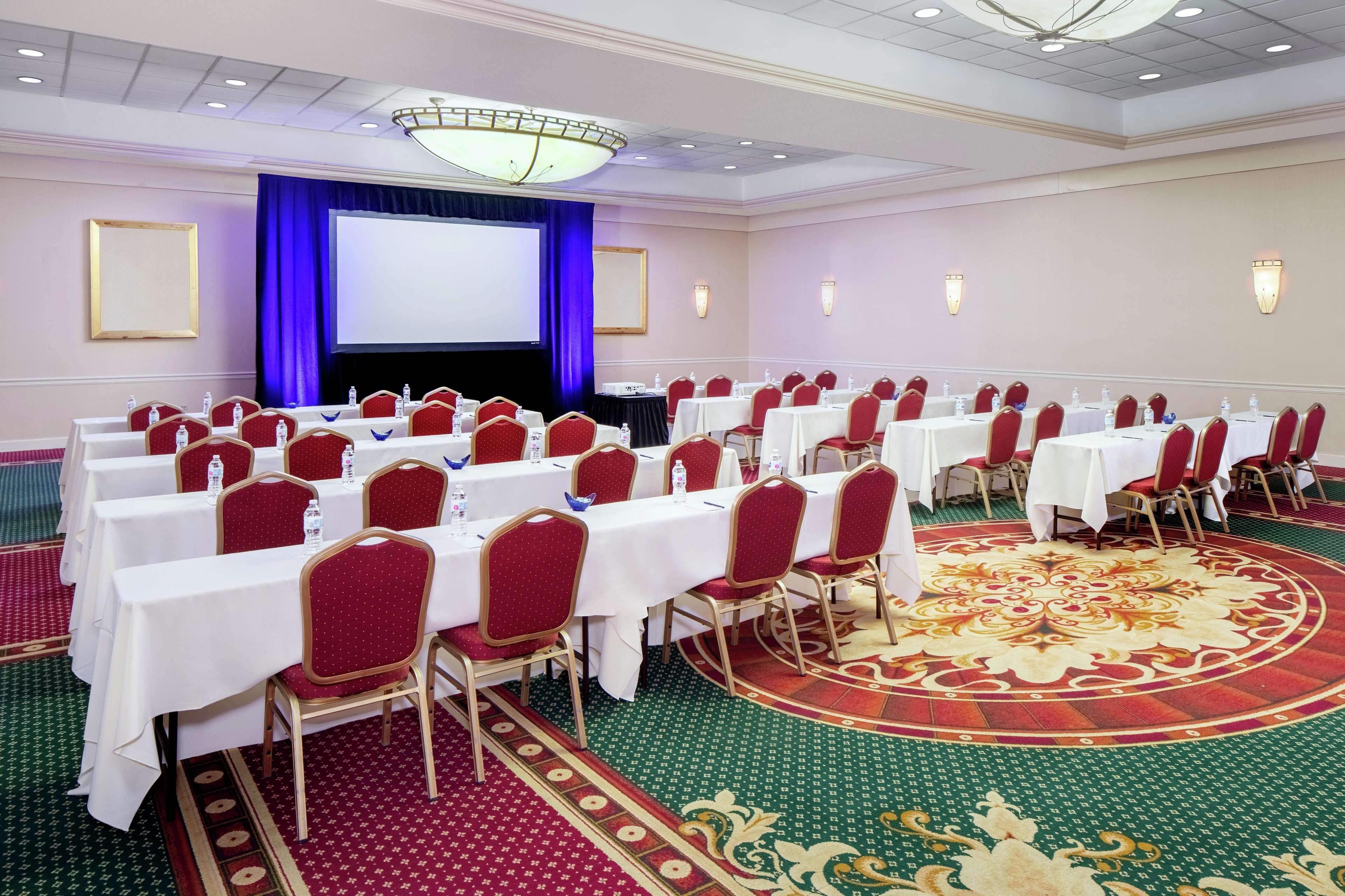 Doubletree By Hilton Cleveland East Бийчууд Екстериор снимка