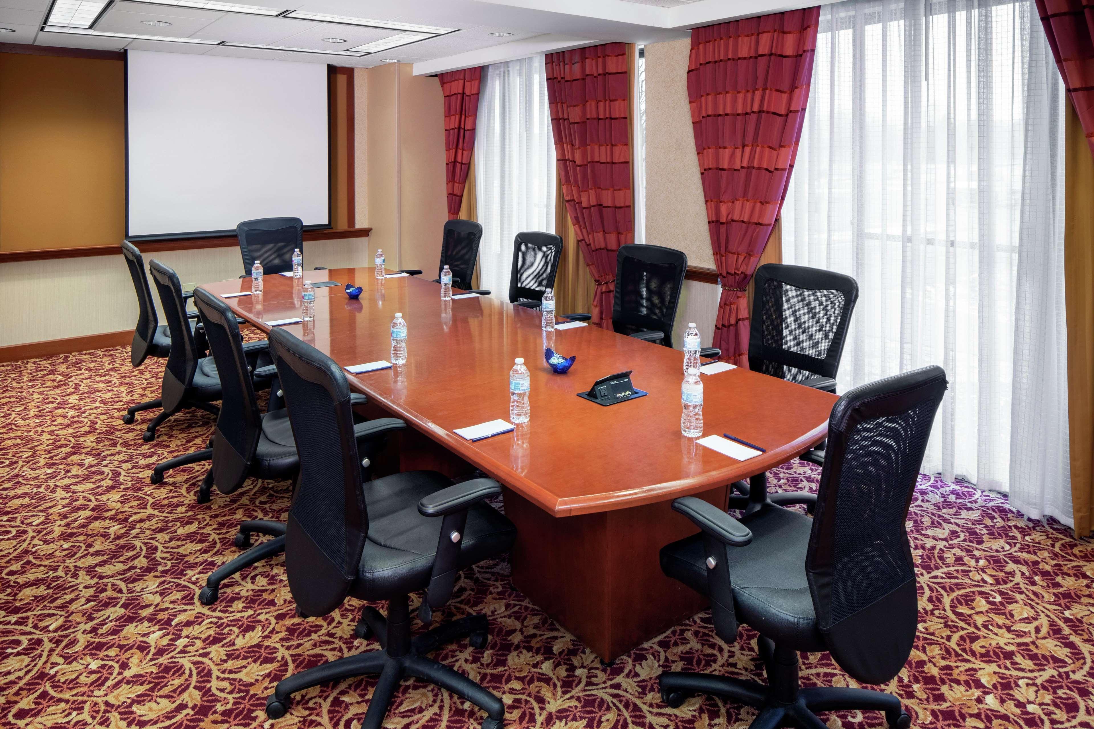 Doubletree By Hilton Cleveland East Бийчууд Екстериор снимка