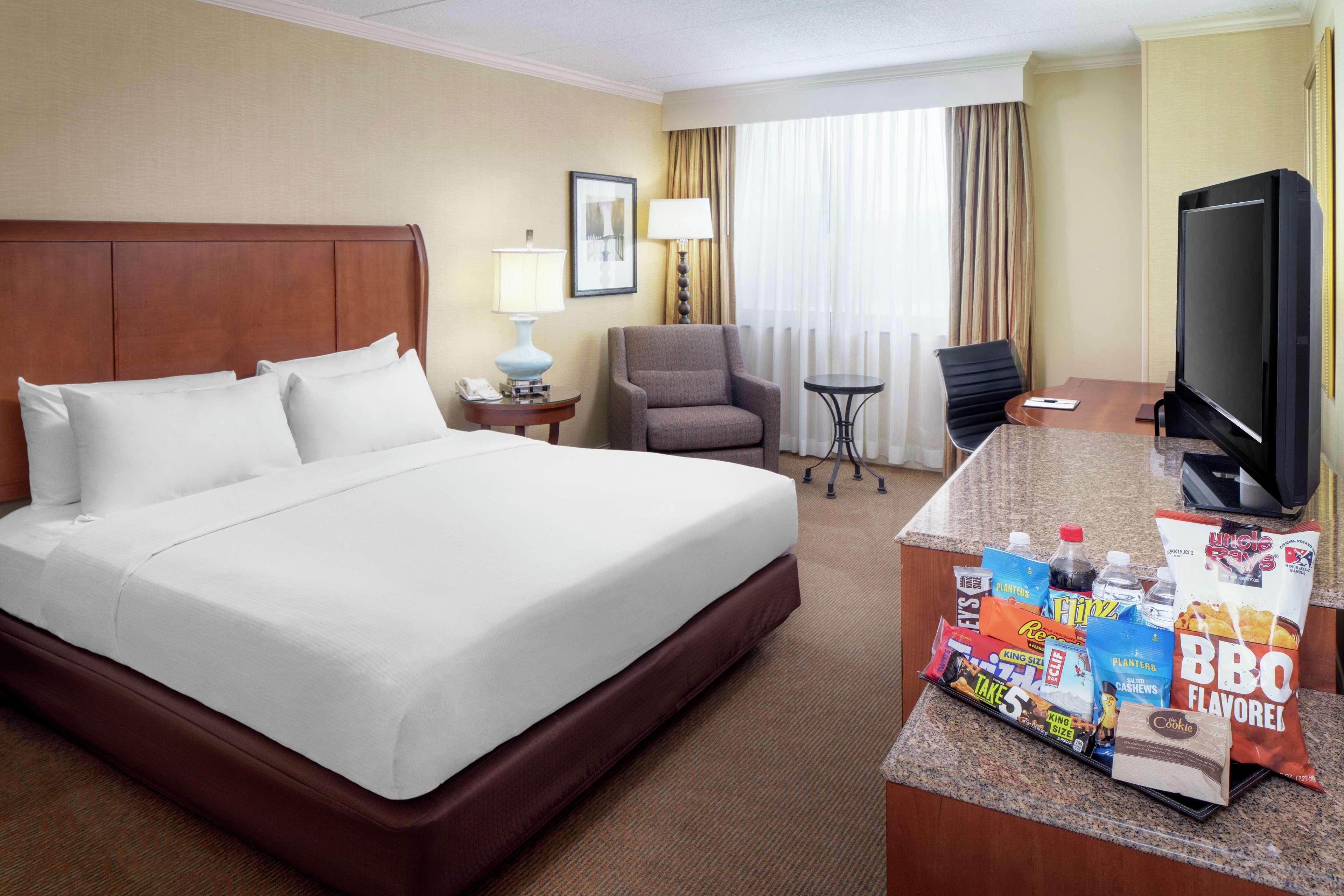 Doubletree By Hilton Cleveland East Бийчууд Екстериор снимка