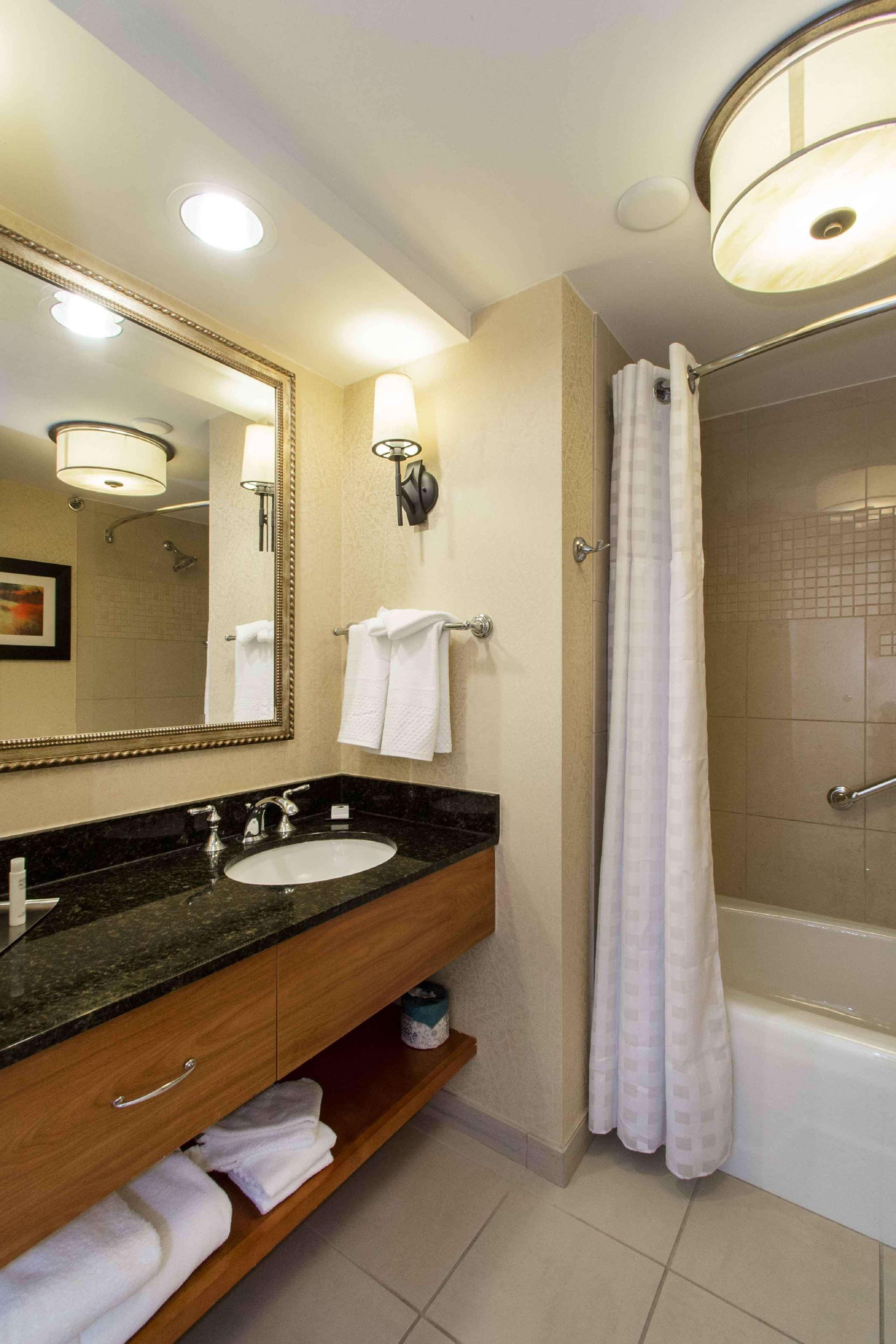 Doubletree By Hilton Cleveland East Бийчууд Екстериор снимка