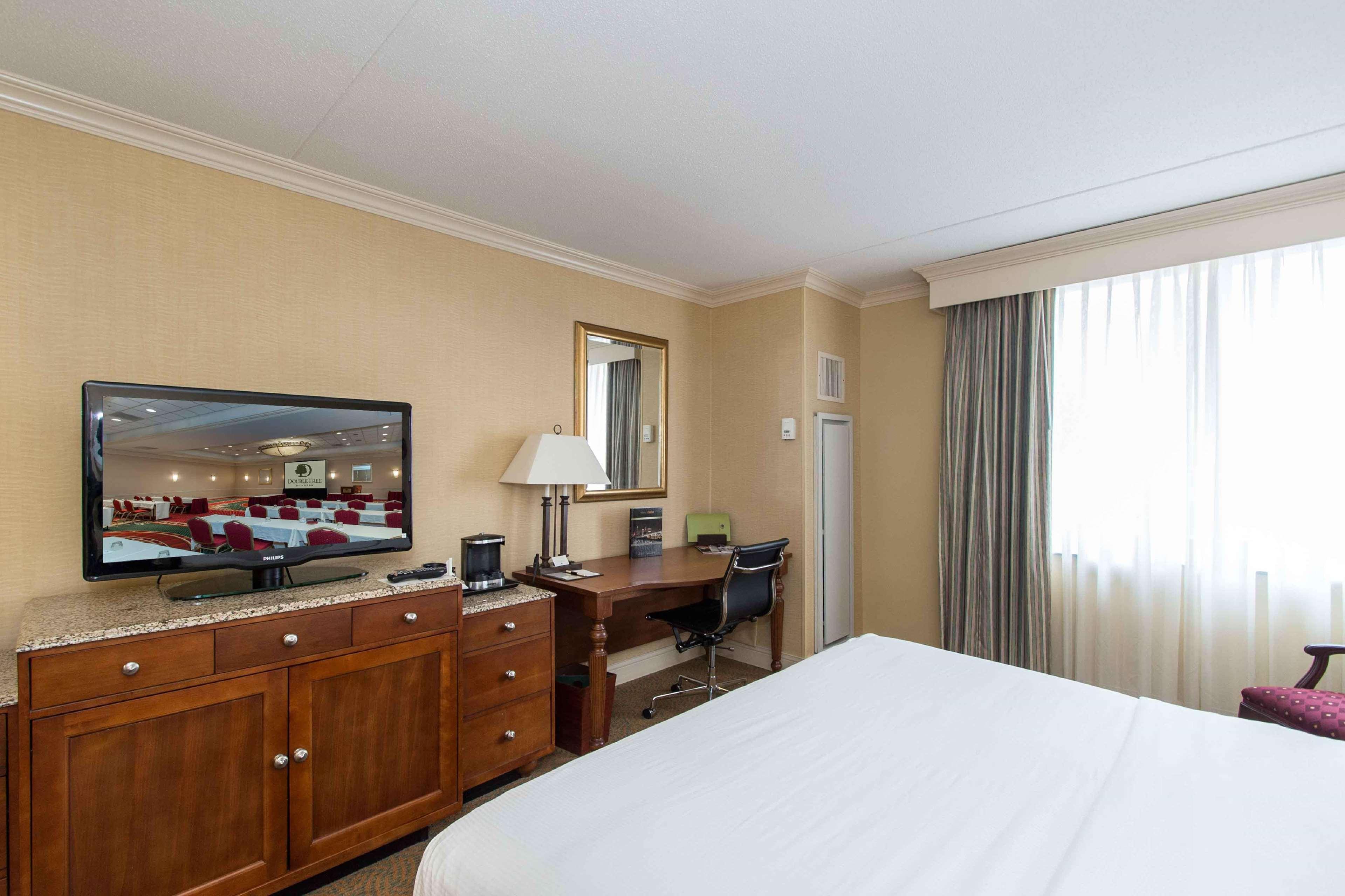 Doubletree By Hilton Cleveland East Бийчууд Екстериор снимка