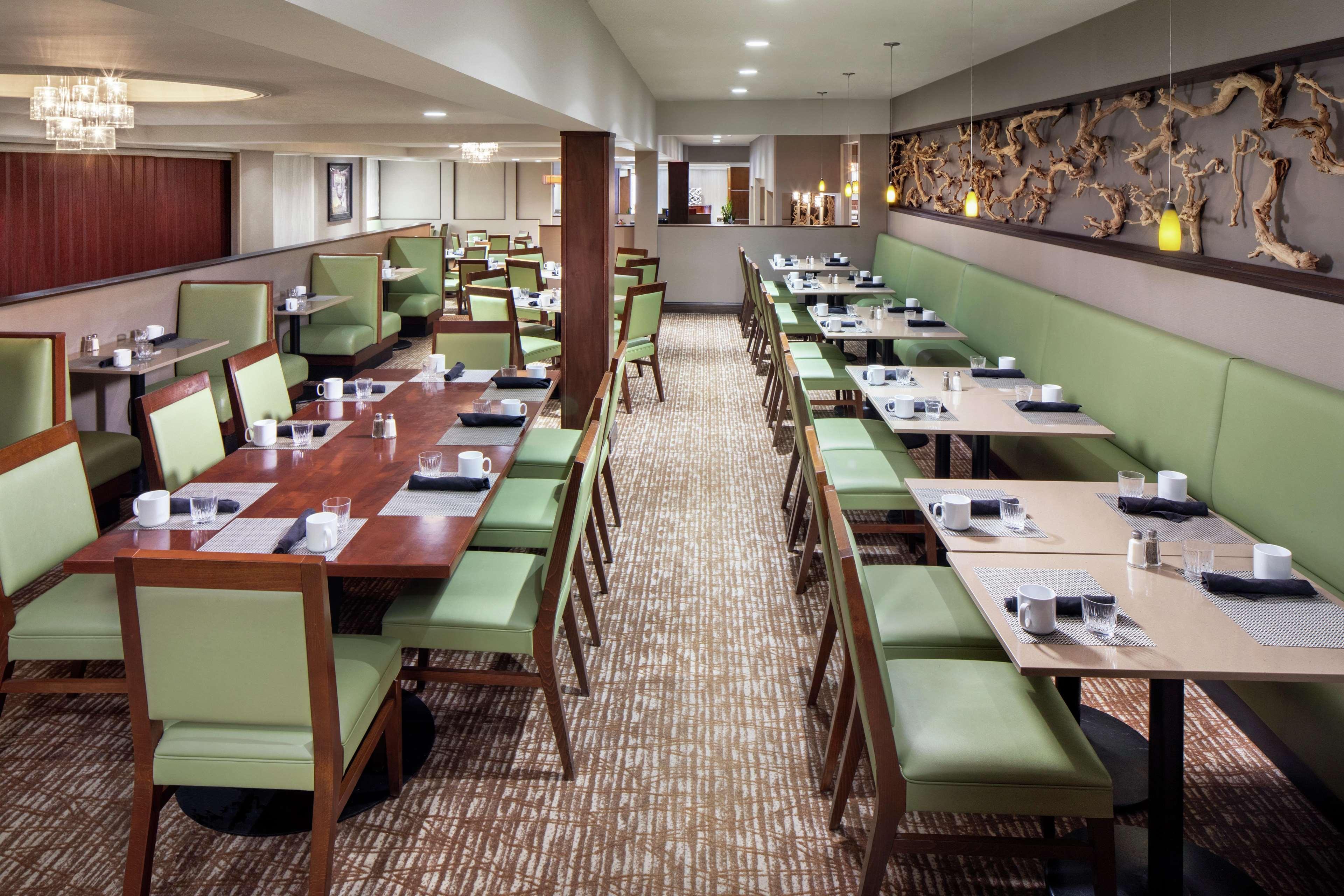Doubletree By Hilton Cleveland East Бийчууд Екстериор снимка