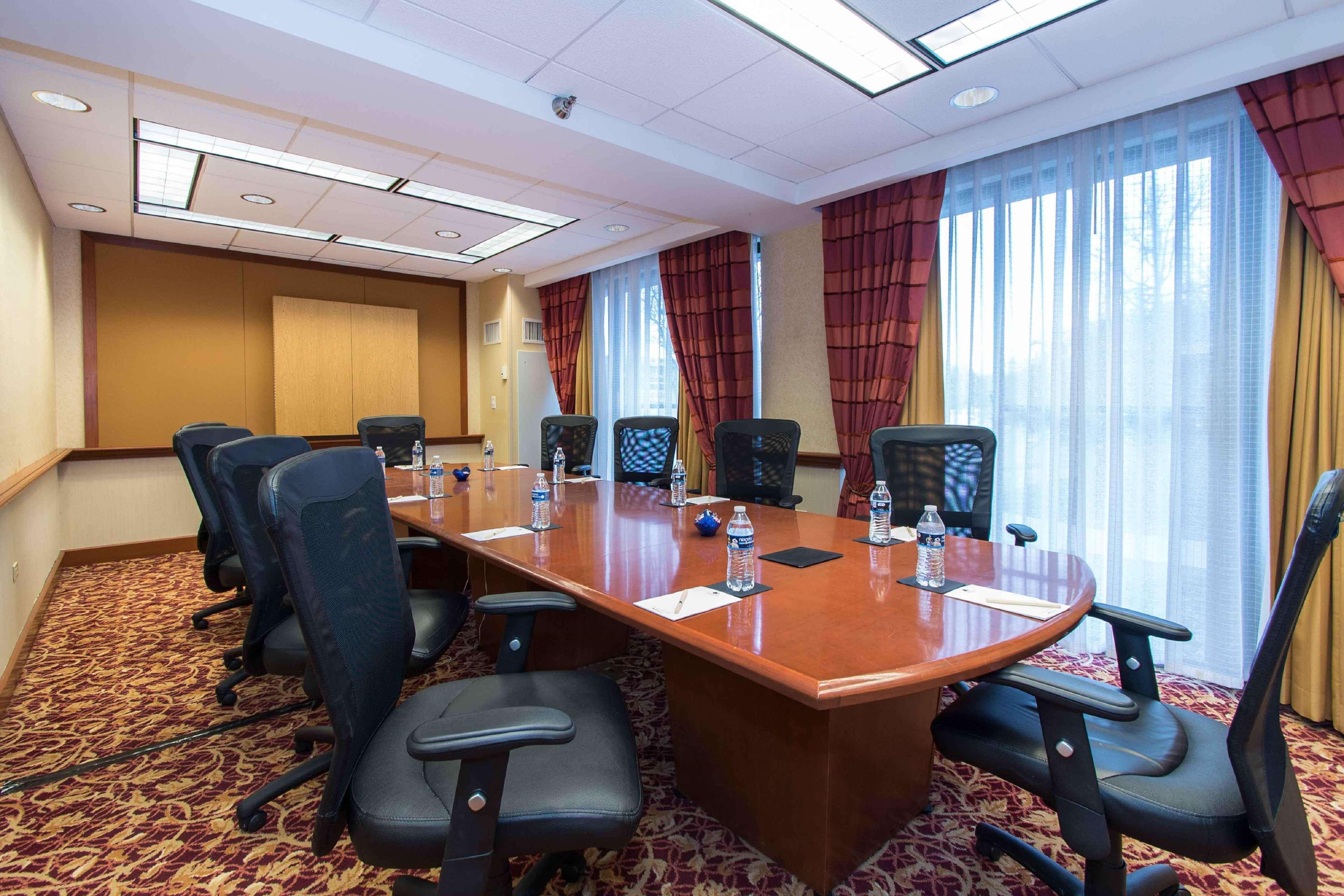 Doubletree By Hilton Cleveland East Бийчууд Екстериор снимка