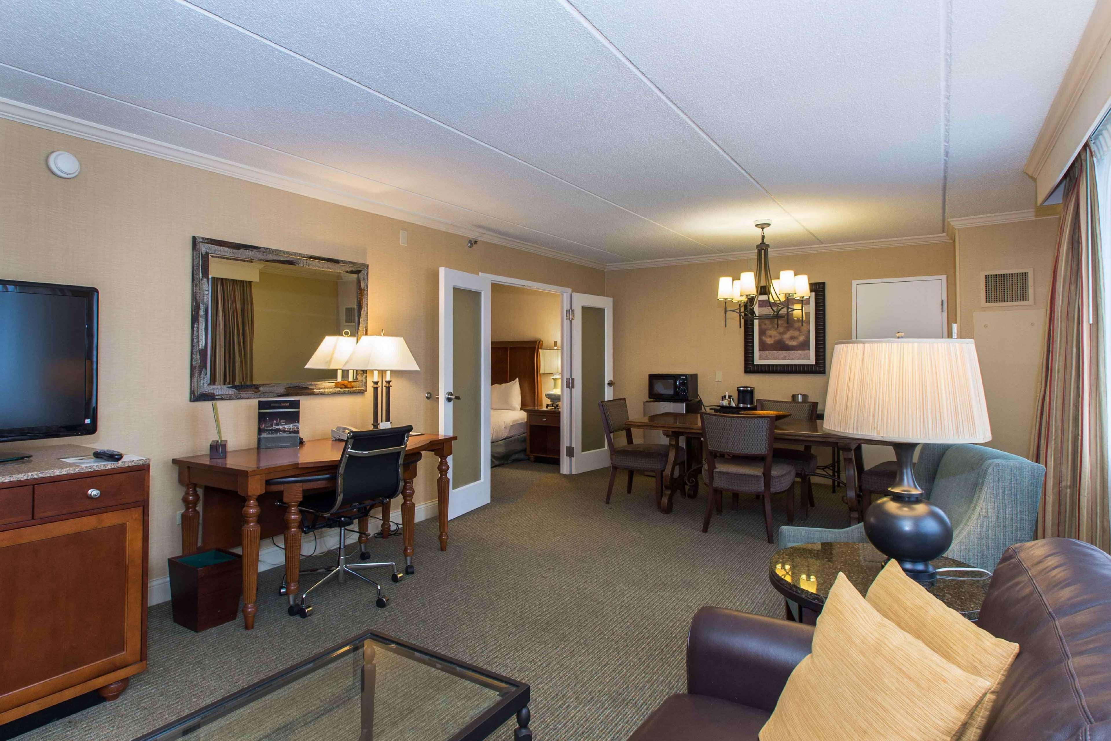 Doubletree By Hilton Cleveland East Бийчууд Екстериор снимка