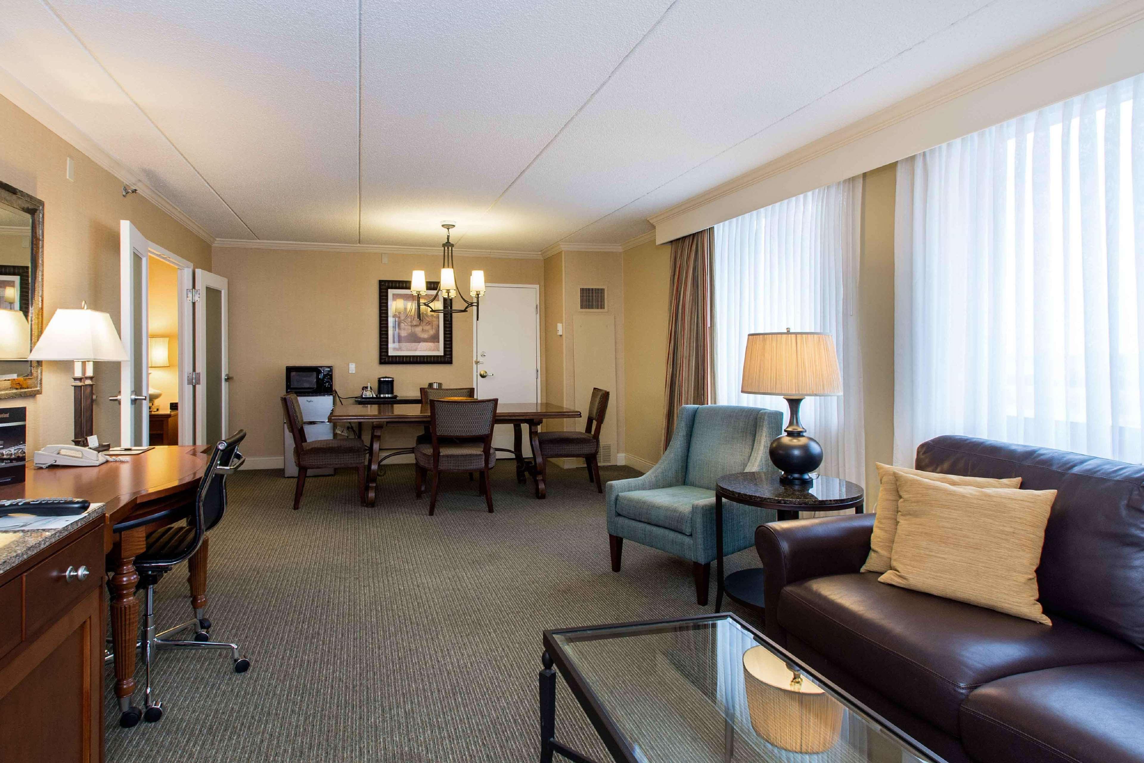 Doubletree By Hilton Cleveland East Бийчууд Екстериор снимка