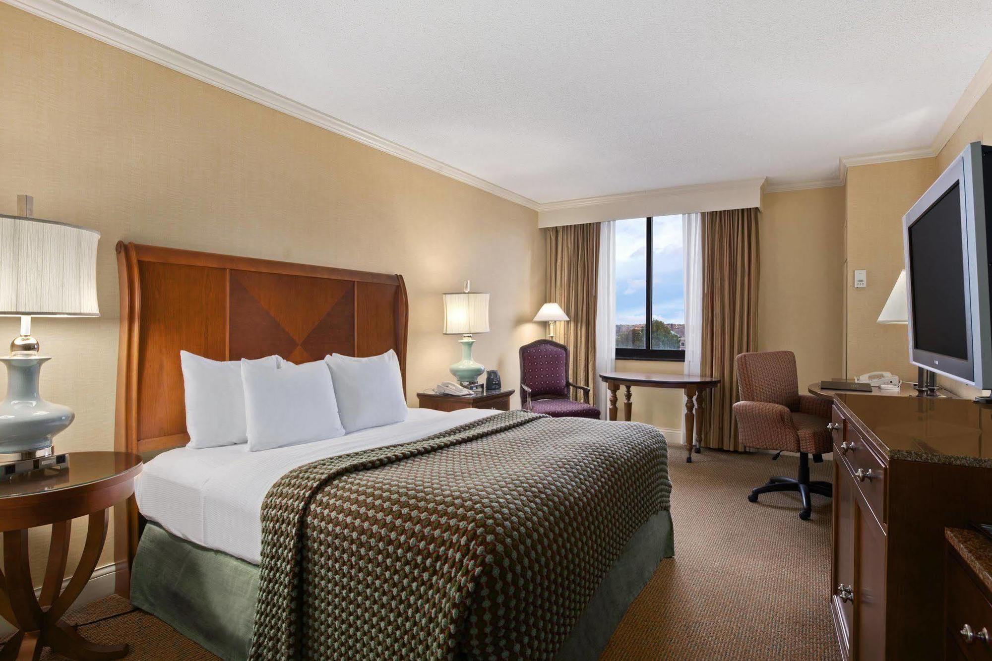 Doubletree By Hilton Cleveland East Бийчууд Стая снимка