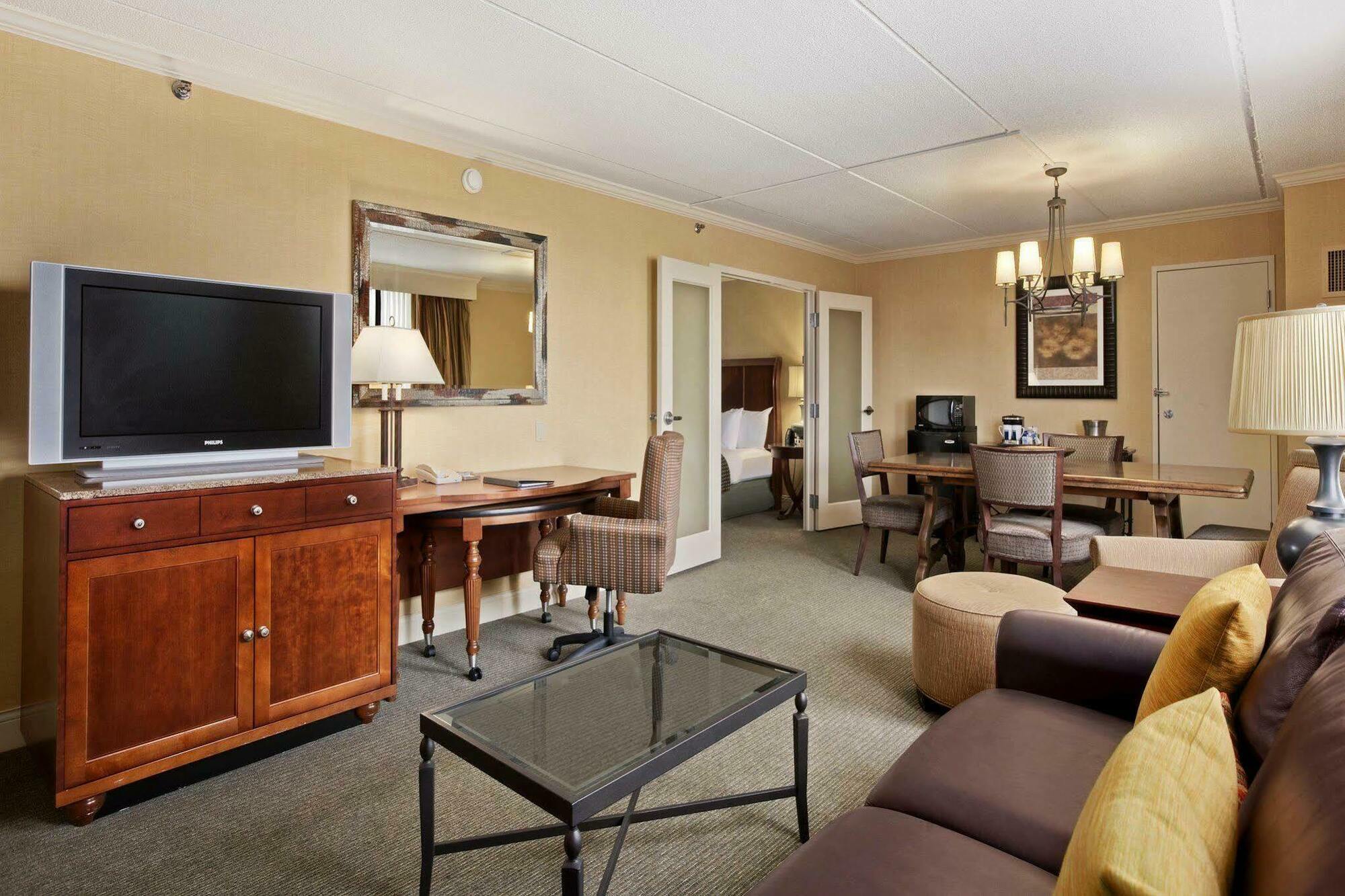Doubletree By Hilton Cleveland East Бийчууд Стая снимка